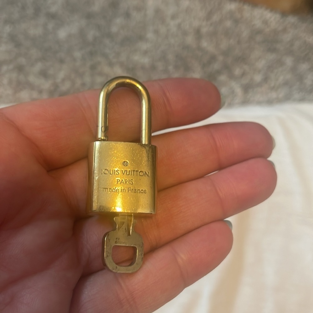 Authentic!!! Louis Vuitton Lock and Key Set! 301, 309, 330 - Picture 14 of 15